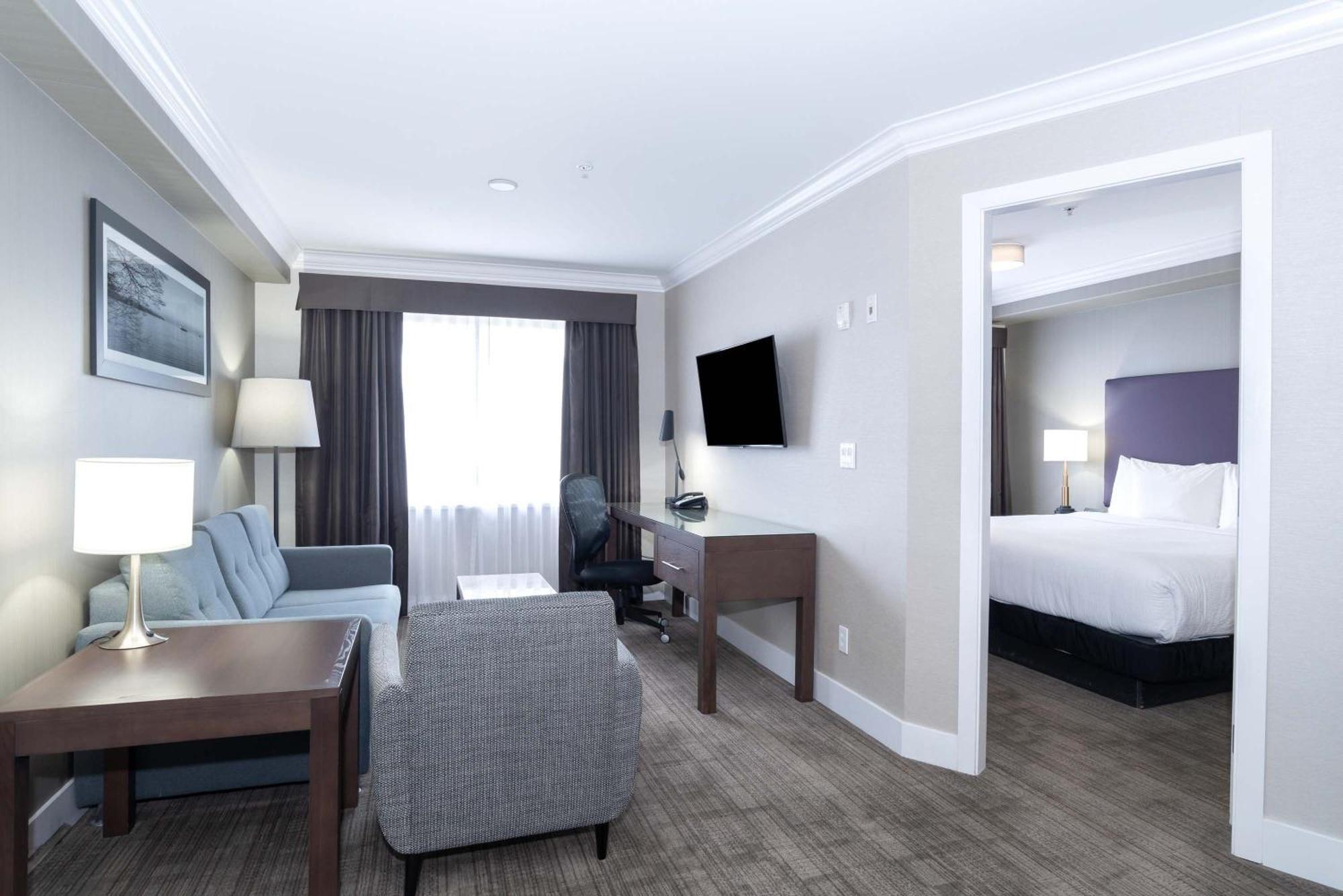 Sandman Hotel And Suites Абботсфорд Экстерьер фото