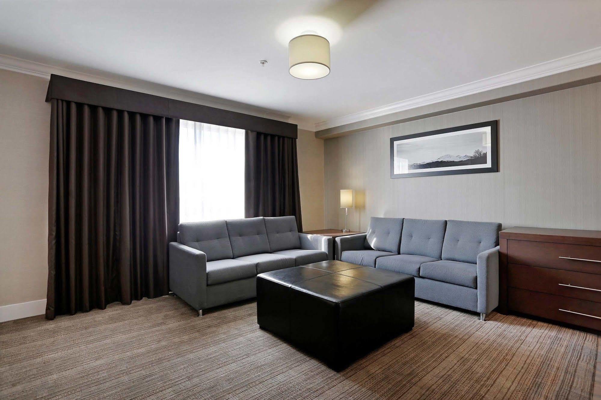 Sandman Hotel And Suites Абботсфорд Экстерьер фото