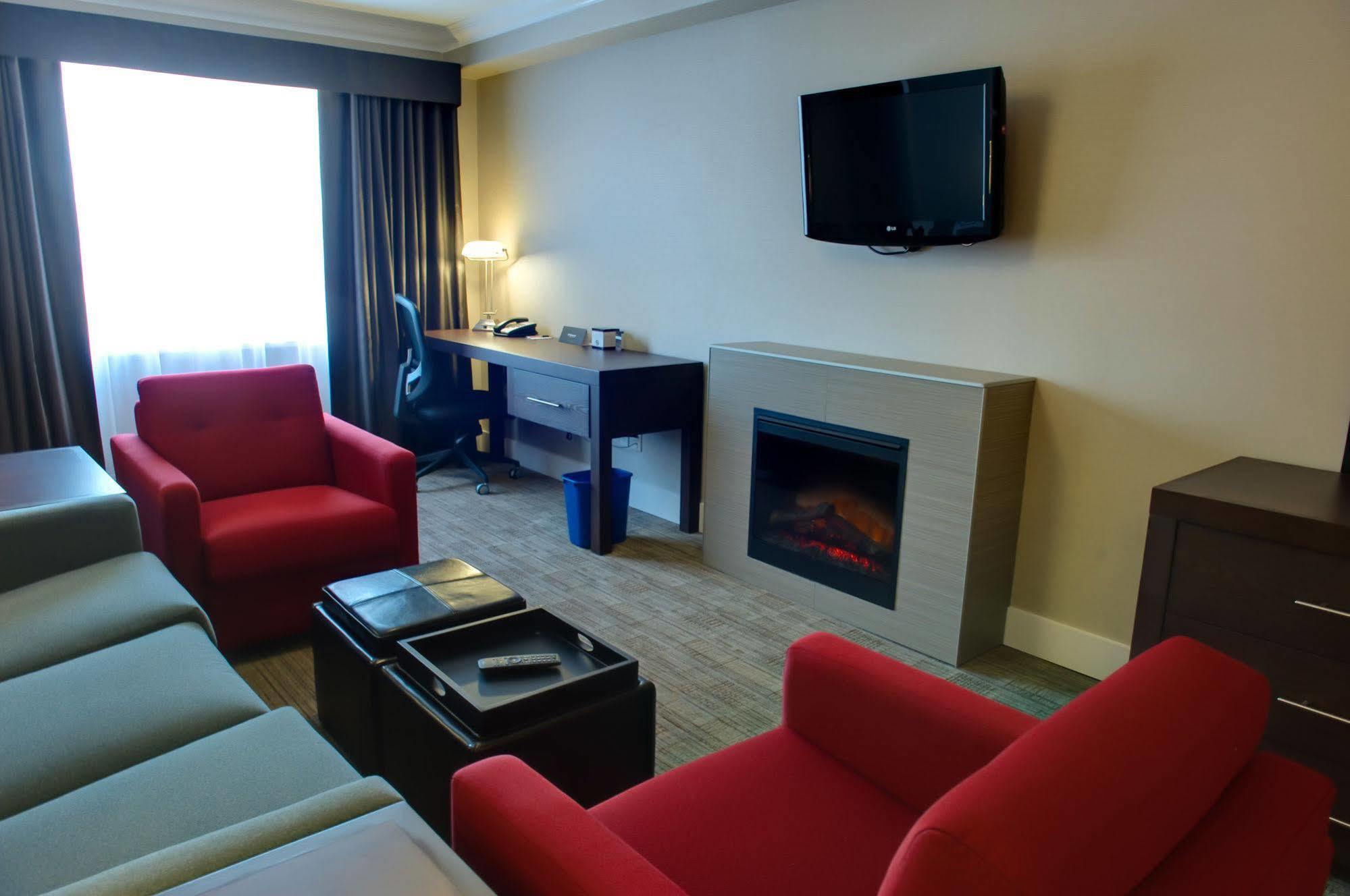 Sandman Hotel And Suites Абботсфорд Экстерьер фото