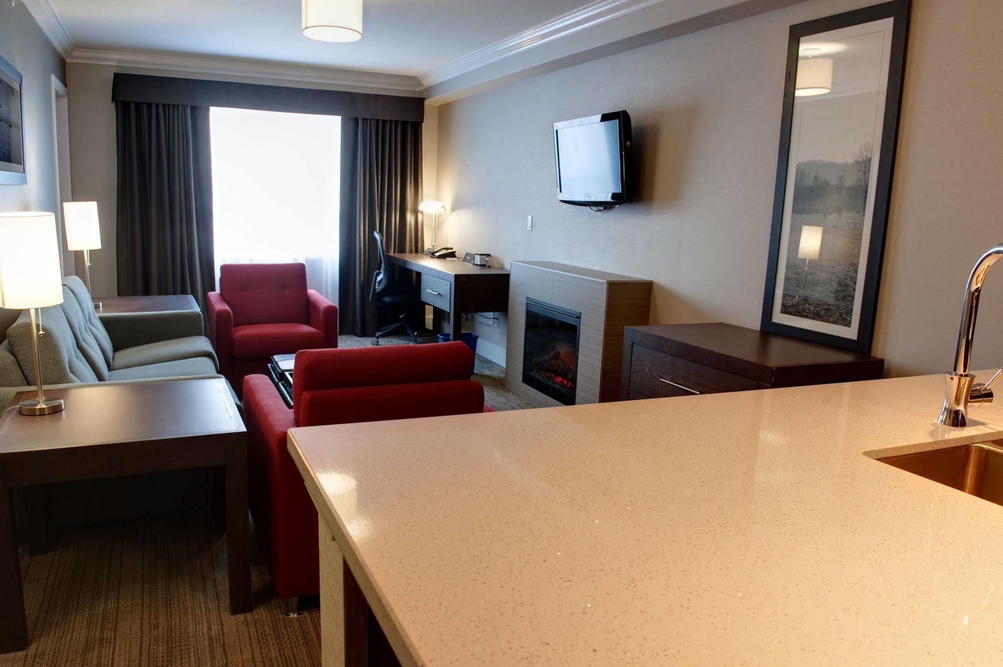 Sandman Hotel And Suites Абботсфорд Экстерьер фото