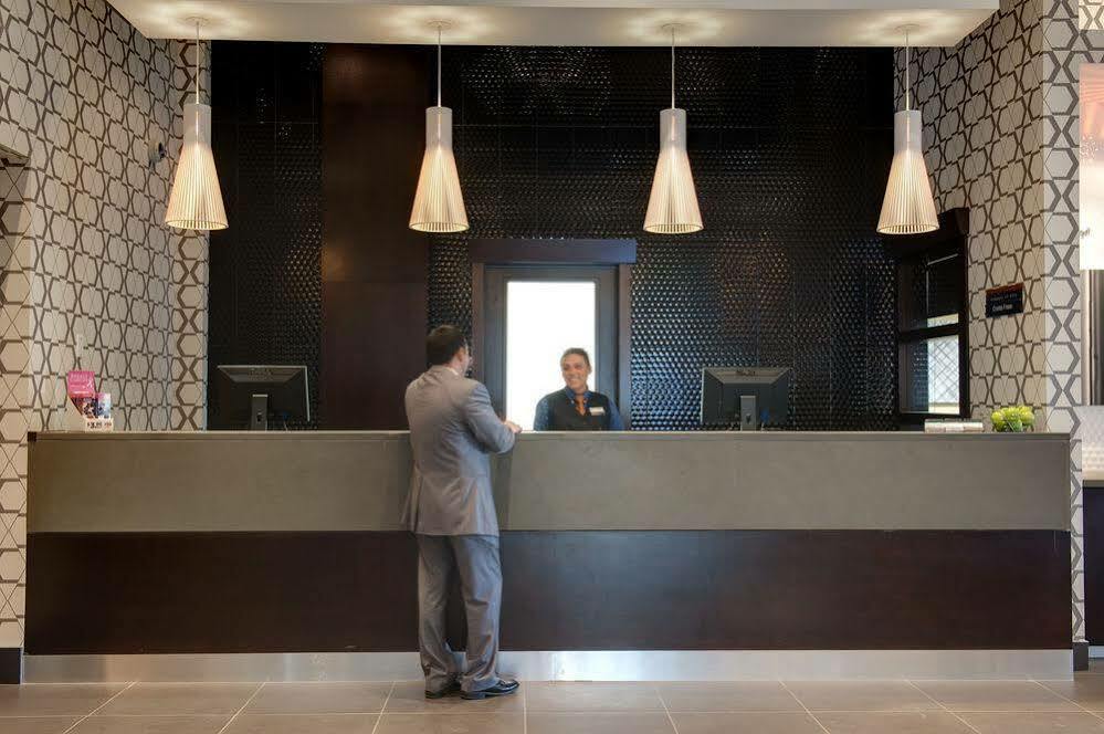 Sandman Hotel And Suites Абботсфорд Экстерьер фото
